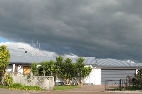 Photo of property in 25 Lucerne Place, Welcome Bay, Tauranga, 3112