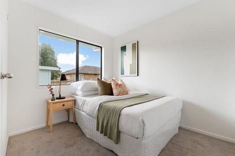 Photo of property in 2/7 Rewarewa Road, Te Atatu Peninsula, Auckland, 0610