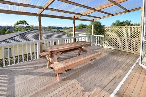 Photo of property in 8 Grenadine Place, Unsworth Heights, Auckland, 0632