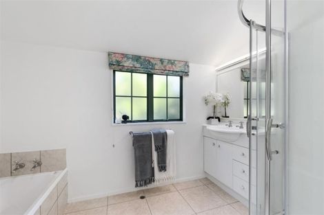 Photo of property in 42a Rangatira Road, Birkenhead, Auckland, 0626