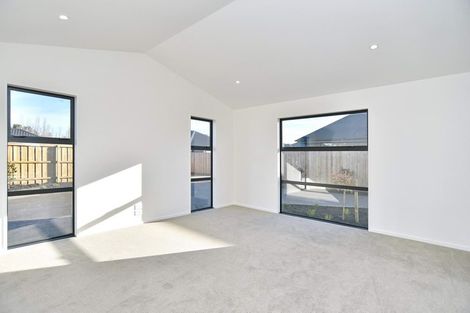 Photo of property in 17 Angus Place, Rangiora, 7400