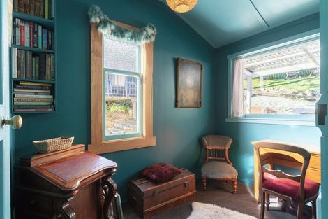 Photo of property in 17a Taranaki Street, Picton, 7220