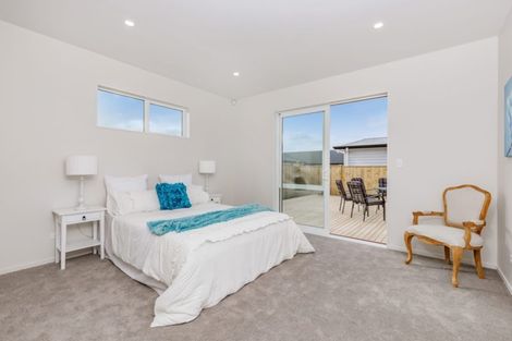 Photo of property in 11 Ropere Street, Kumeu, 0810