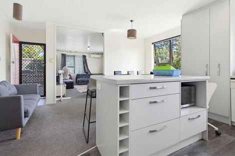Photo of property in 9 Panzic Place, Glen Eden, Auckland, 0602