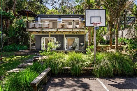 Photo of property in 80 Motutara Road, Muriwai, Waimauku, 0881