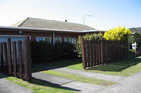 Photo of property in 2 Cypress Grove, Paraparaumu, 5032