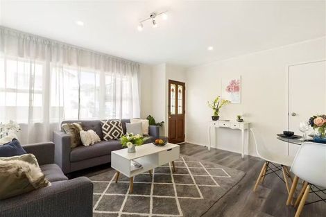Photo of property in 2/47 Hogans Road, Glenfield, Auckland, 0629