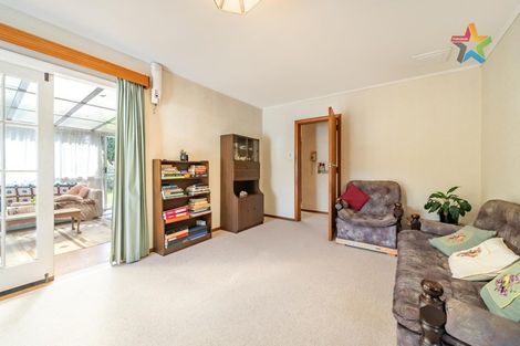 Photo of property in 5 Rawhiti Street, Stokes Valley, Lower Hutt, 5019