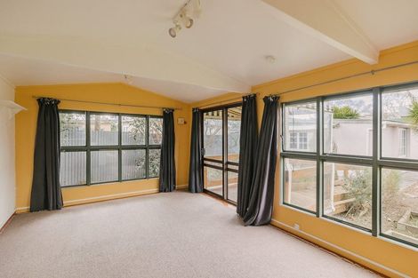 Photo of property in 21 Winston Avenue, Hokowhitu, Palmerston North, 4410