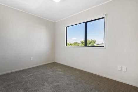 Photo of property in 199 Chivalry Road, Glenfield, Auckland, 0629