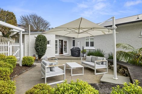 Photo of property in 70 Morley Street, New Plymouth, 4310