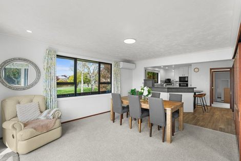 Photo of property in 42 Camberwell Place, Avonhead, Christchurch, 8042