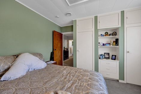 Photo of property in 77 Omata Road, Marfell, New Plymouth, 4310