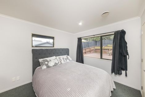 Photo of property in 35 Dahlstrom Grove, Kelvin Grove, Palmerston North, 4414