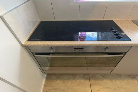 Photo of property in 1/1 Ballater Place, Highland Park, Auckland, 2010