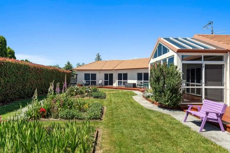 Photo of property in 6 Daffodil Grove, Carterton, 5713