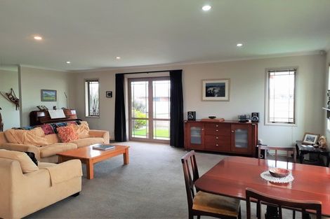 Photo of property in 1 D'urville Place, Kelvin Grove, Palmerston North, 4414