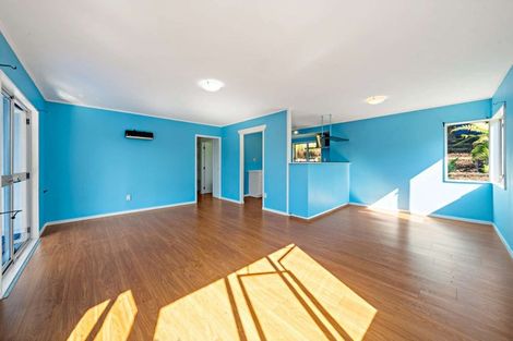 Photo of property in 13 Trias Road, Totara Vale, Auckland, 0629