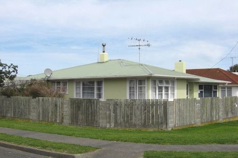 Photo of property in 12 Taupata Street, Castlecliff, Whanganui, 4501