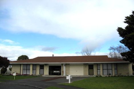 Photo of property in 32 Lowes Place, Solway, Masterton, 5810