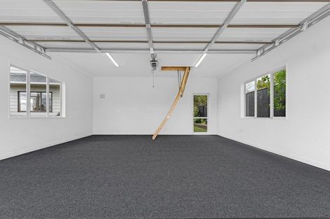 Photo of property in 12 Cleve Road, Green Bay, Auckland, 0604
