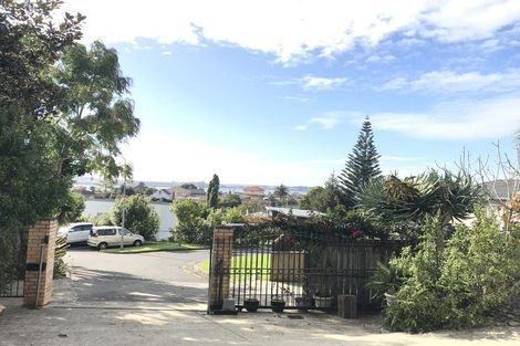 Photo of property in 15 Domain Lane, Mangere Bridge, Auckland, 2022