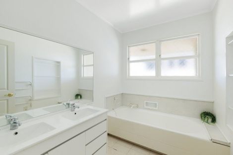 Photo of property in 4 Mana Street, Otumoetai, Tauranga, 3110