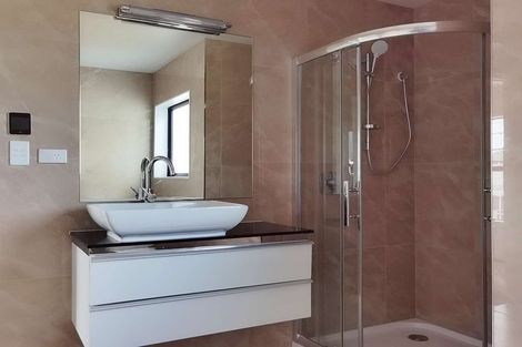 Photo of property in 98 Cardiff Road, Pakuranga, Auckland, 2010