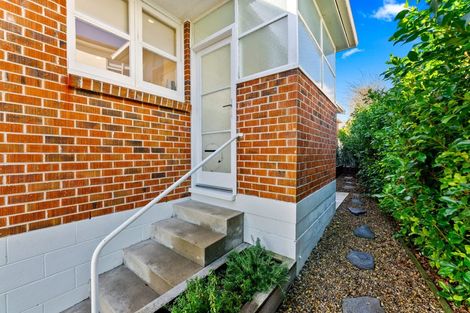 Photo of property in 2/2 Seaview Road, Milford, Auckland, 0620