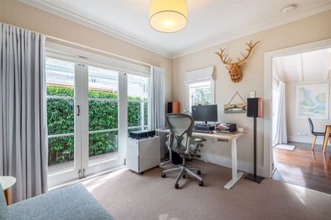 Photo of property in 30 Old Lake Road, Narrow Neck, Auckland, 0624