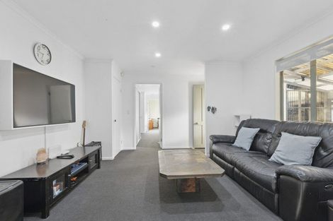 Photo of property in 15 Josie Lane, Manurewa, Auckland, 2102