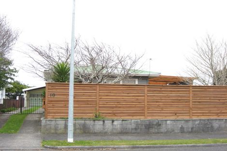 Photo of property in 10 Riversdale Drive, Merrilands, New Plymouth, 4312