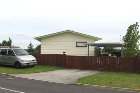 Photo of property in 2 Forster Place, West Harbour, Auckland, 0618