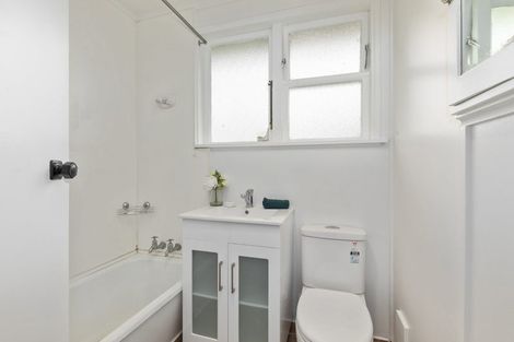 Photo of property in 392 Cambridge Terrace, Naenae, Lower Hutt, 5011