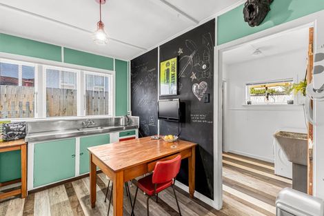 Photo of property in 9 Parris Street, Moturoa, New Plymouth, 4310