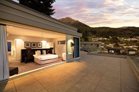 Photo of property in 6 Lordens Place, Fernhill, Queenstown, 9300