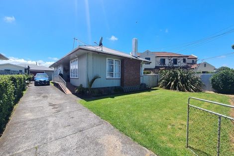 Photo of property in 17 Fox Street, Opunake, 4616