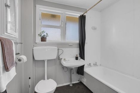 Photo of property in 33 Matipo Street, Castlecliff, Whanganui, 4501