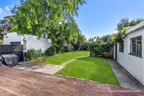 Photo of property in 5 Rangitira Avenue, Palmerston North, 4414