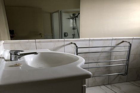 Photo of property in 2/70 Beresford Street, Bayswater, Auckland, 0622