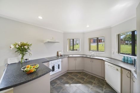 Photo of property in 38 Saralee Drive, Manurewa, Auckland, 2105