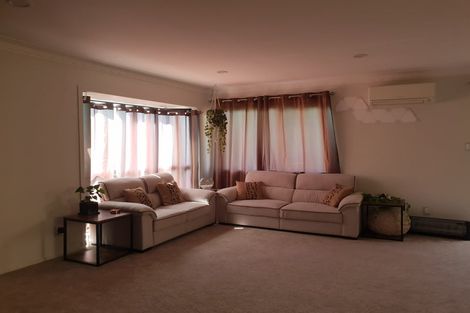 Photo of property in 16 Lowburn Place, Clover Park, Auckland, 2019