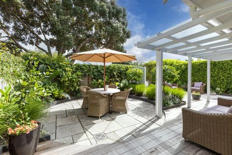 Photo of property in 1/25a Beach Road, Te Atatu Peninsula, Auckland, 0610