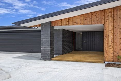 Photo of property in 30 Kapiakauri Road, One Tree Point, 0118