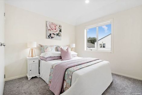 Photo of property in 2/24 Fields Parade, Oteha, Auckland, 0632