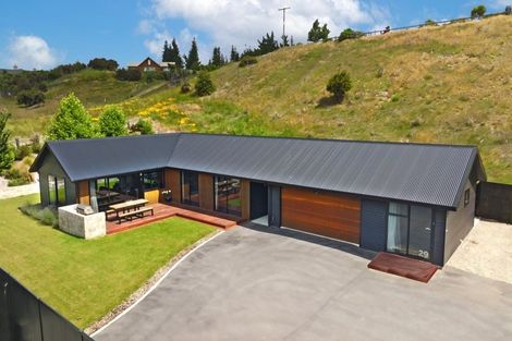 Photo of property in 29 Kingfisher Crescent, Albert Town, Wanaka, 9305