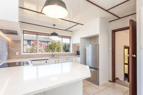 Photo of property in 14 Camberwell Place, Avonhead, Christchurch, 8042