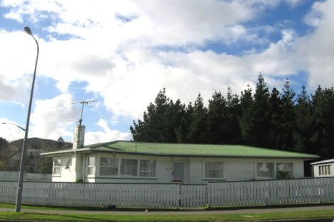 Photo of property in 152 Driver Crescent, Cannons Creek, Porirua, 5024