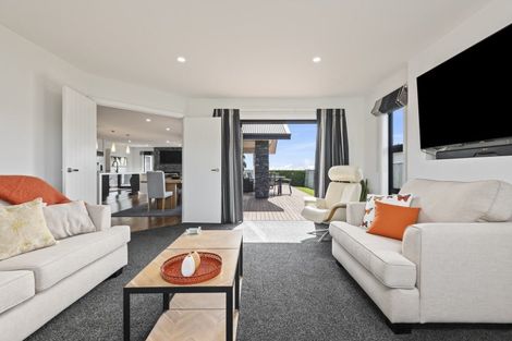 Photo of property in 25 Silicon Way, Fitzherbert, Palmerston North, 4410