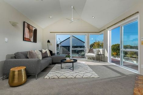 Photo of property in 2/28 East Coast Road, Milford, Auckland, 0620